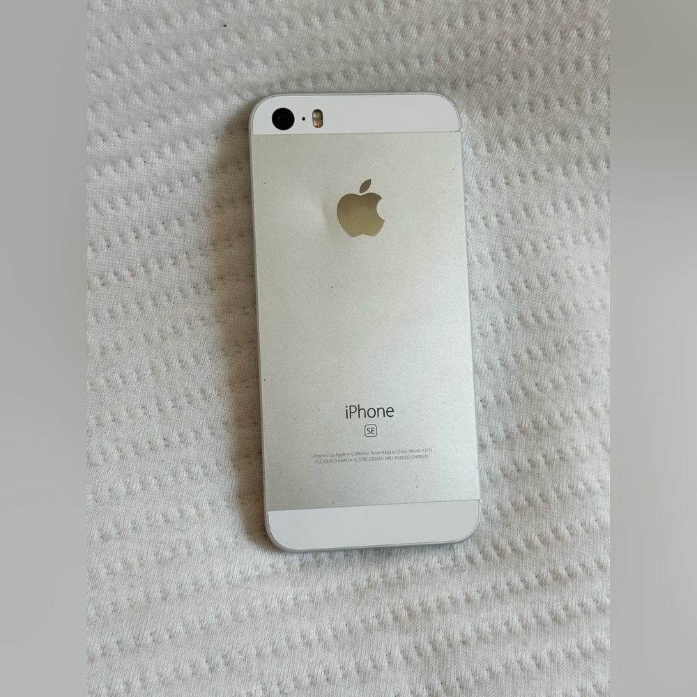 iPhone SE - Picture 2 of 7